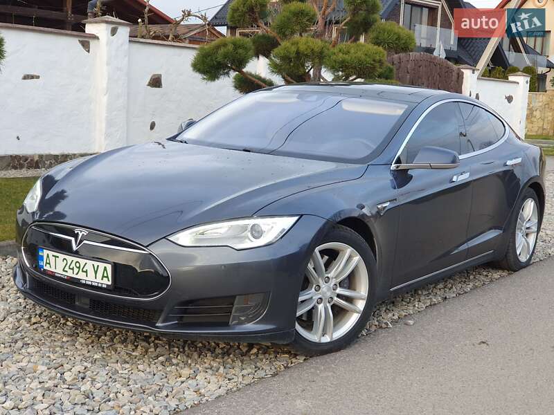 Tesla Model s (2016)