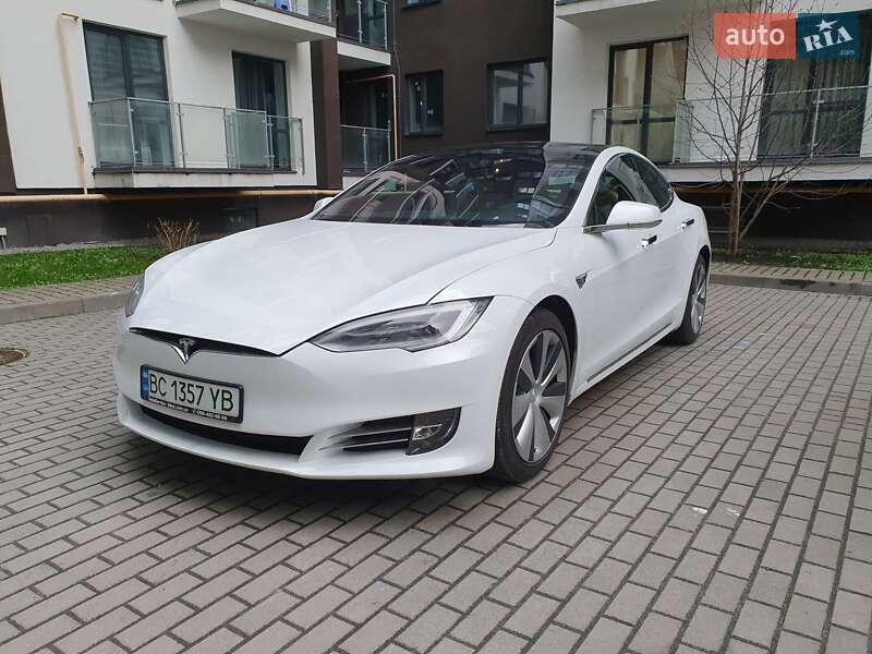 Tesla Model s (2020)