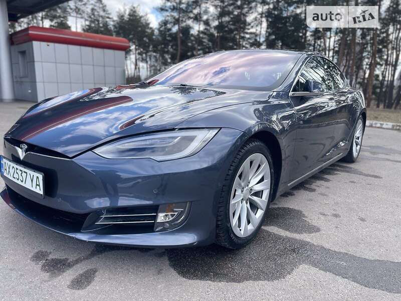 Tesla Model s (2017)