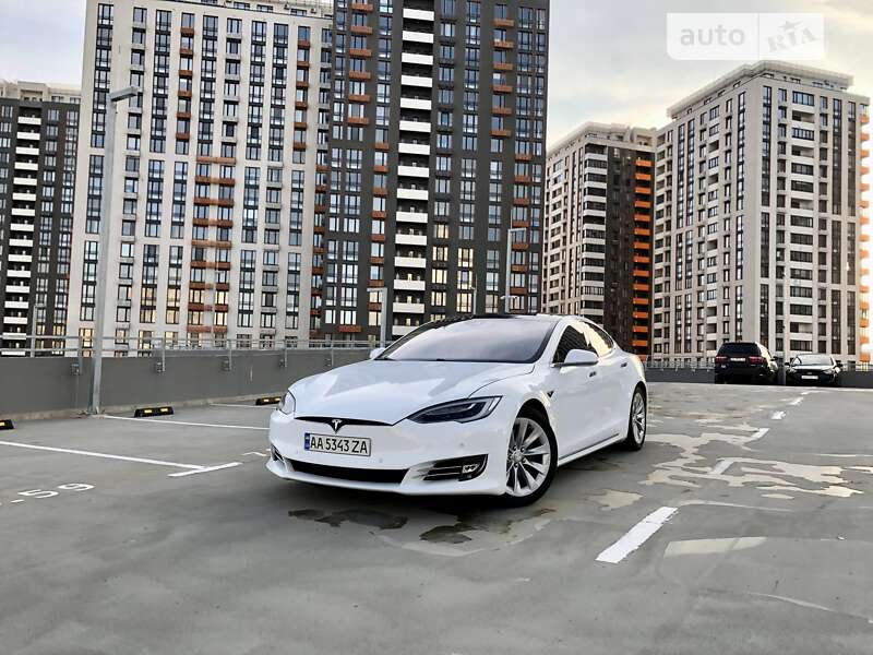Tesla Model s (2016)