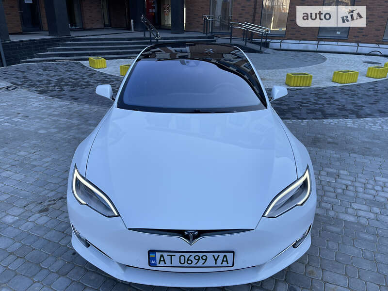 Tesla Model s (2016)