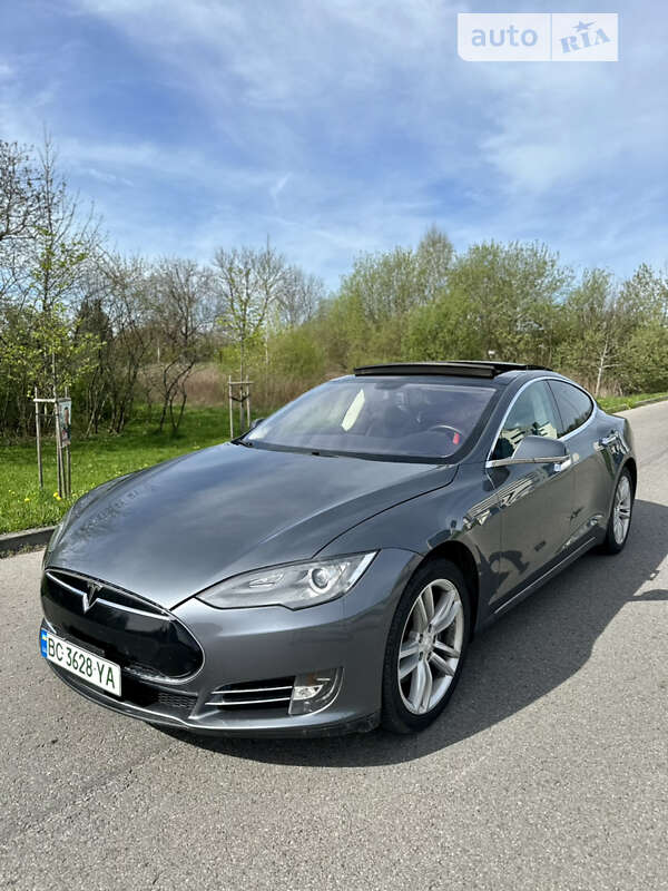 Tesla Model s (2014)