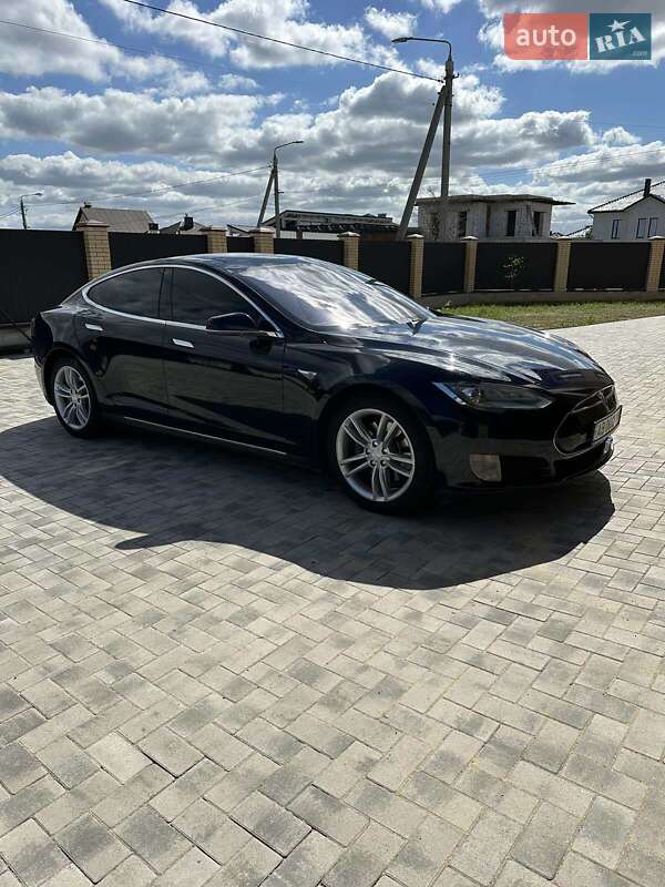 Tesla Model s (2013)
