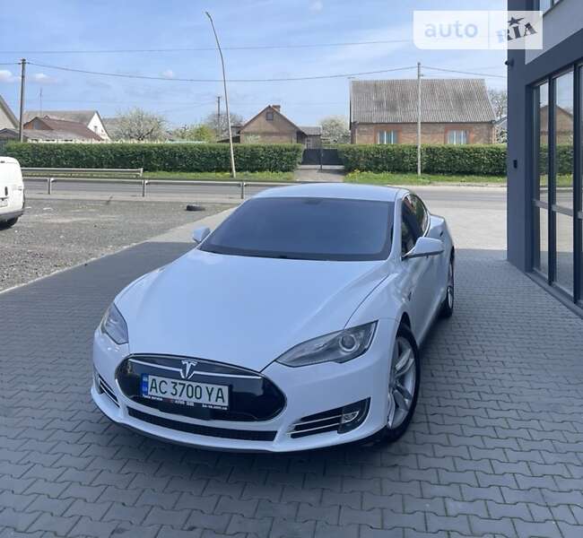 Tesla Model s (2013)