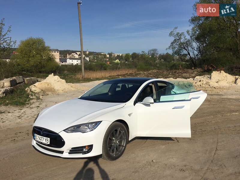 Tesla Model s (2014)