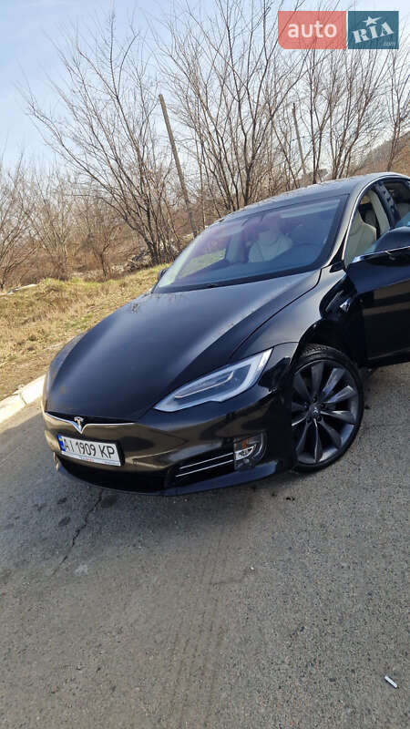Tesla Model s (2019)