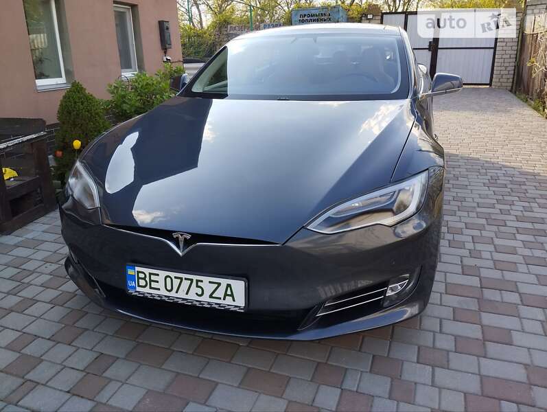 Tesla Model s (2016)