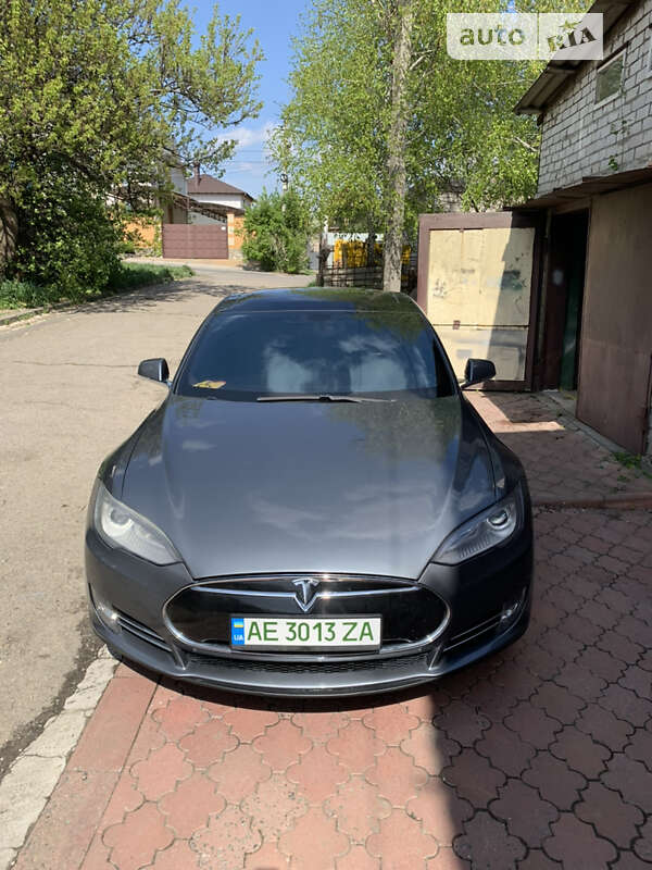 Tesla Model s (2013)