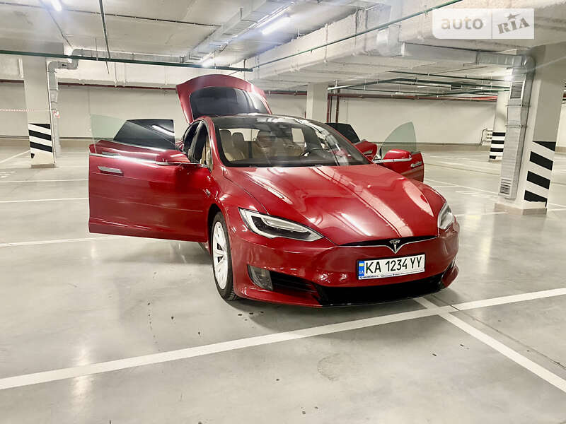 Tesla Model s (2016)