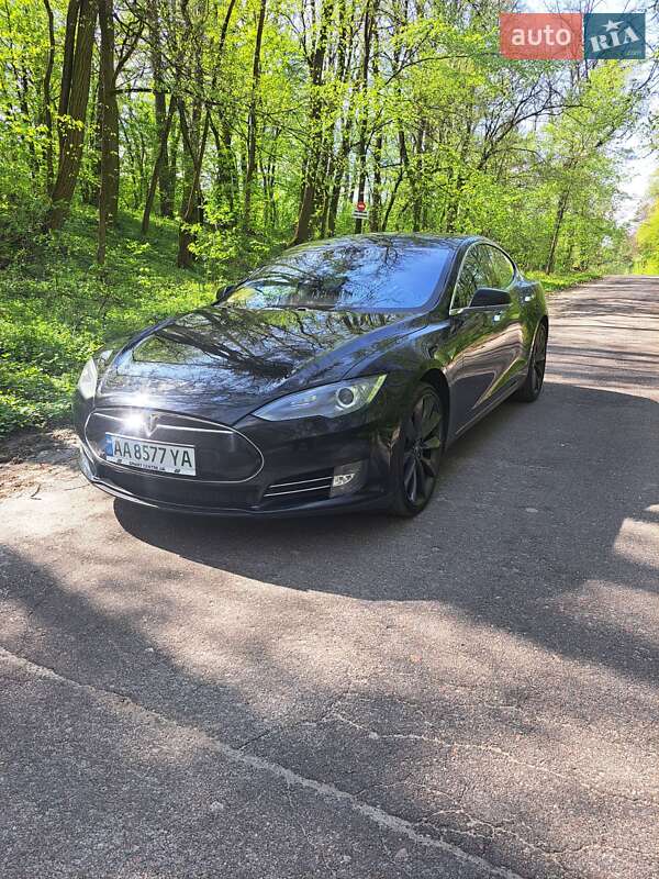 Tesla Model s (2014)