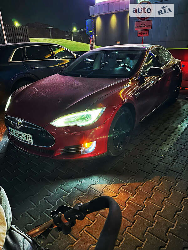 Tesla Model s (2013)