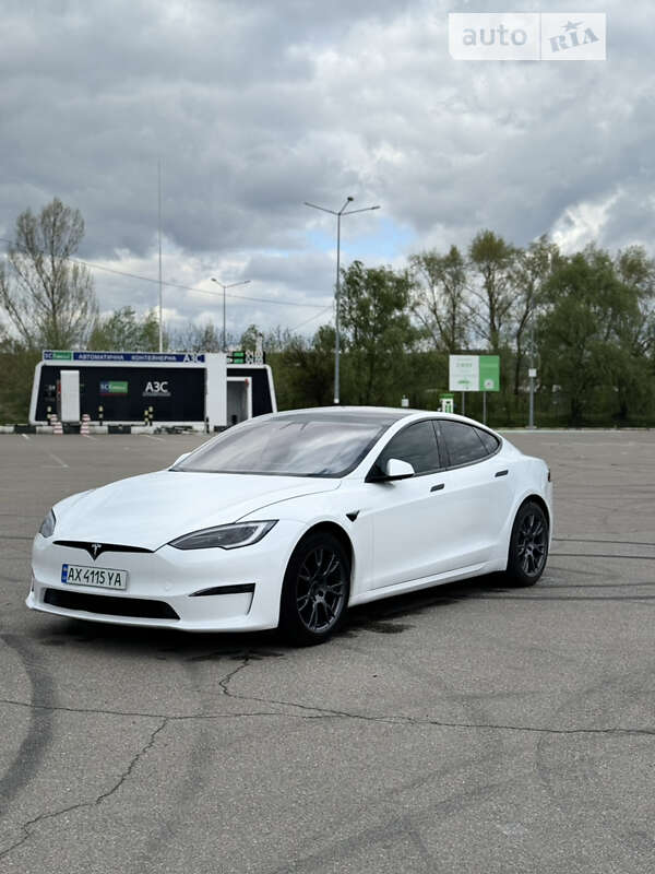 Tesla Model s (2021)