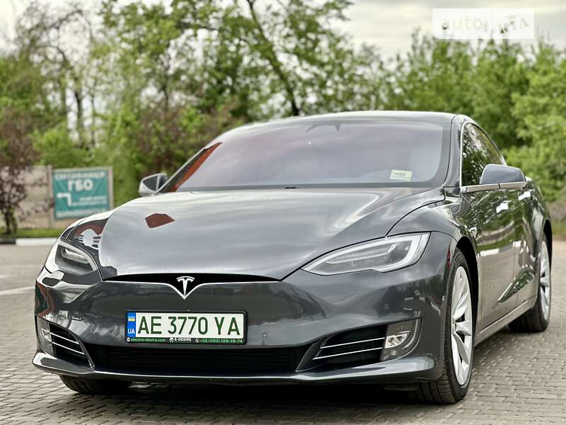Tesla Model s (2019)