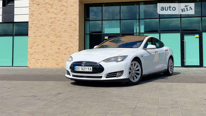 Tesla Model s (2016)