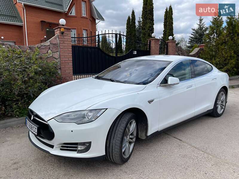Tesla S 85 (2014)