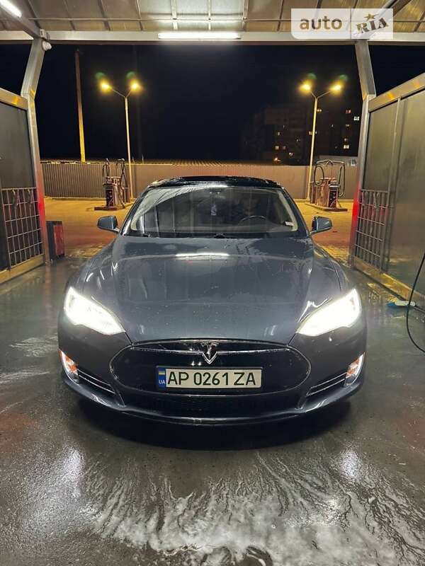 Tesla Model s (2013)