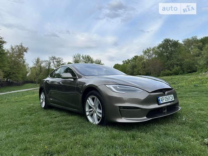 Tesla Model s (2016)