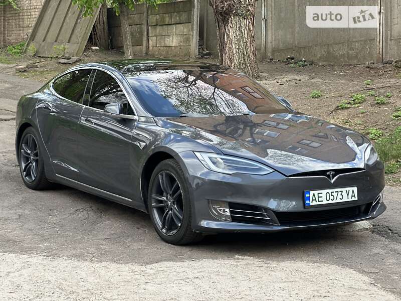Tesla Model s (2018)