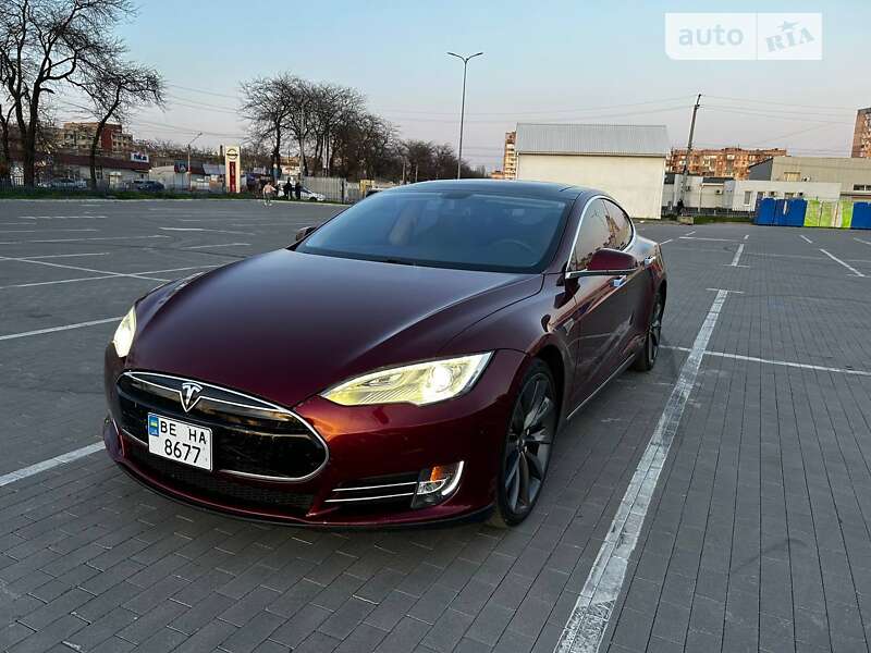 Tesla Model s (2012)