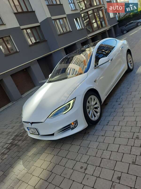 Tesla Model s (2016)