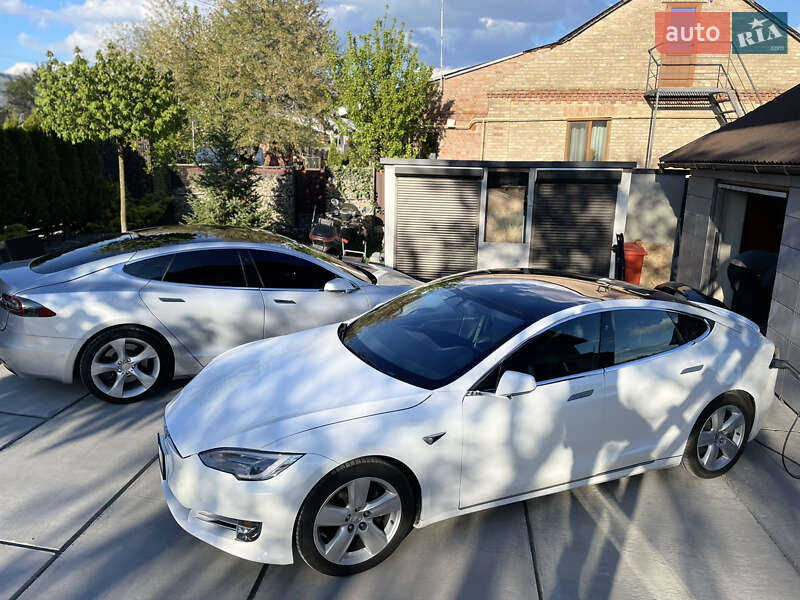 Tesla Model s (2017)