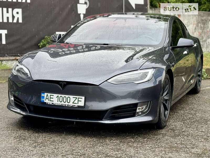 Tesla Model s (2016)