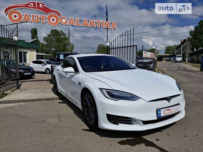 Tesla Model s (2016)