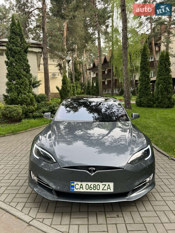 Tesla Model s (2014)