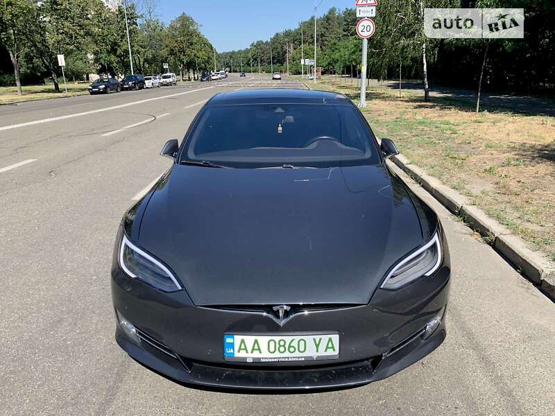 Tesla Model s (2016)