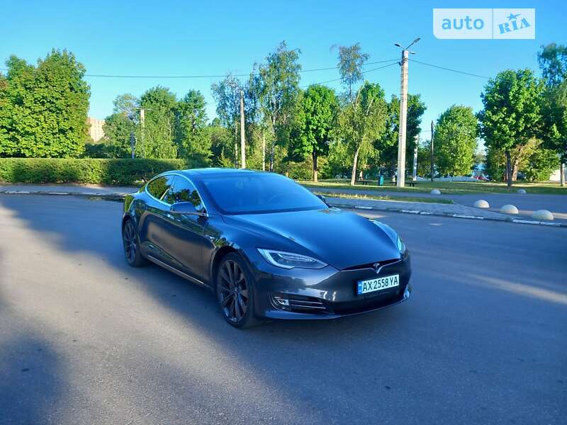 Tesla Model s (2018)