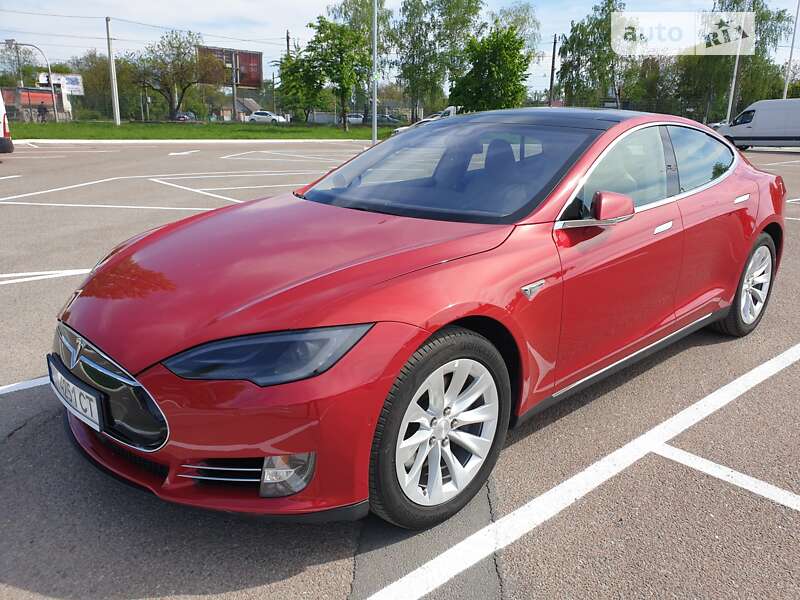 Tesla Model s (2015)