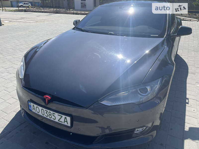 Tesla Model s (2015)