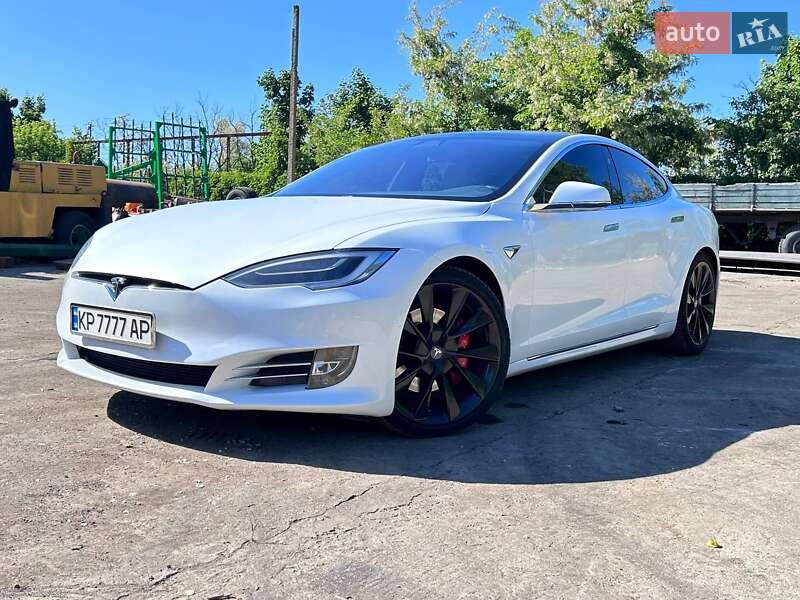 Tesla Model s (2019)