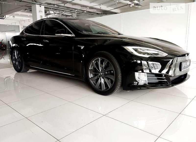 Tesla Model s (2021)