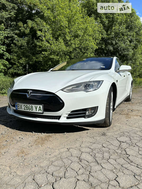 Tesla Model s (2013)