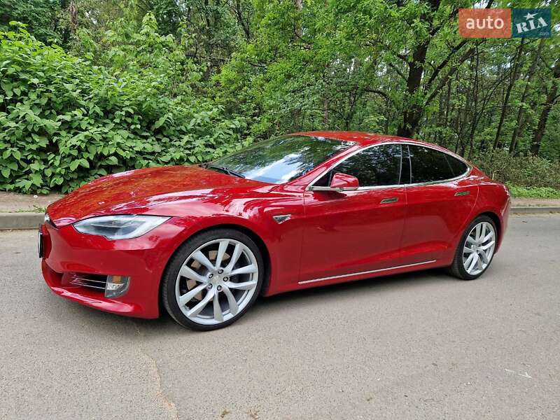 Tesla Model s (2016)