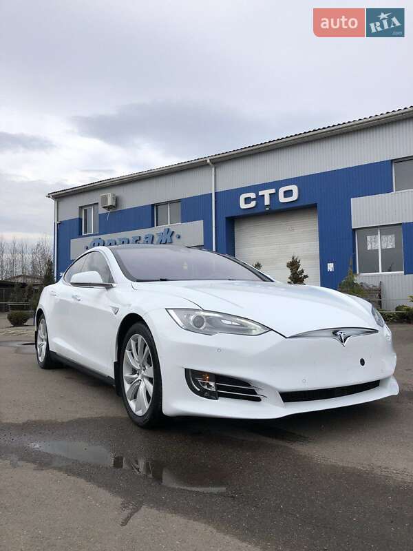Tesla Model s (2016)