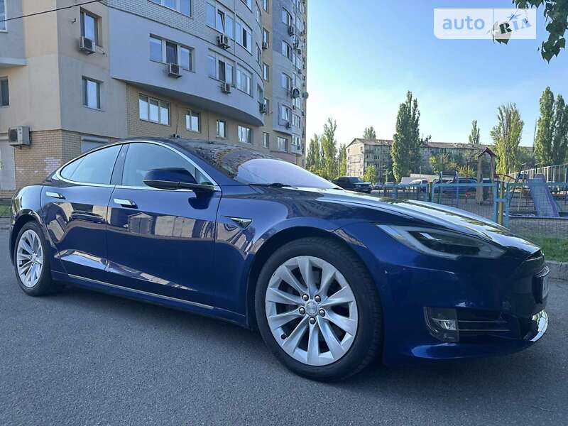 Tesla Model s (2017)