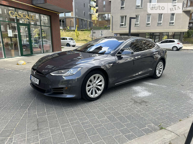 Tesla Model s (2014)