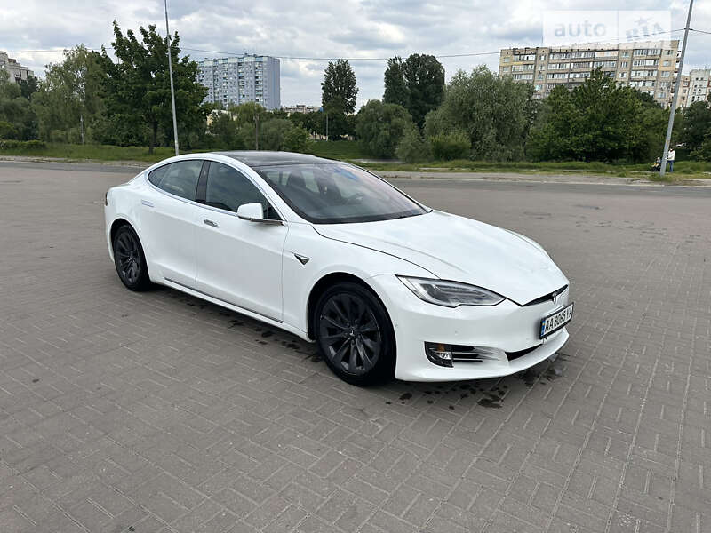 Tesla Model s (2018)