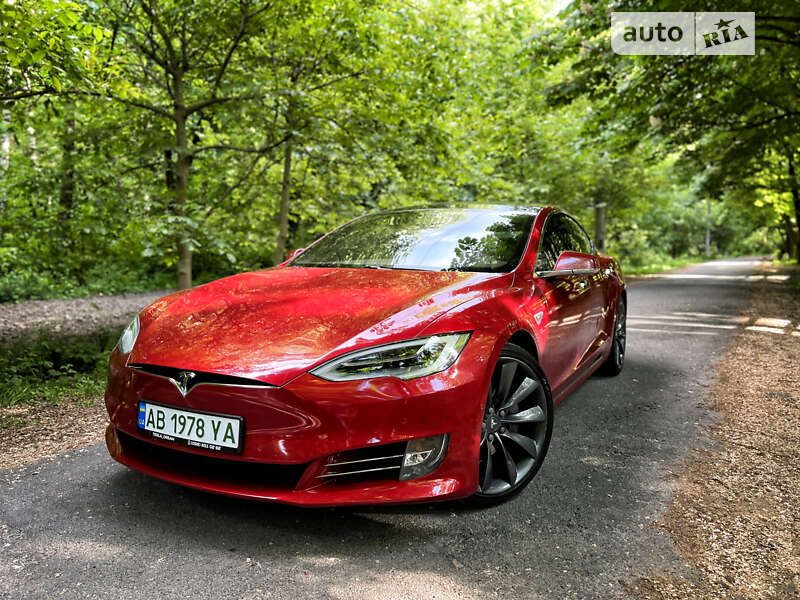 Tesla Model s (2016)