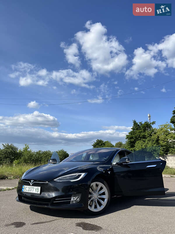 Tesla Model s (2017)