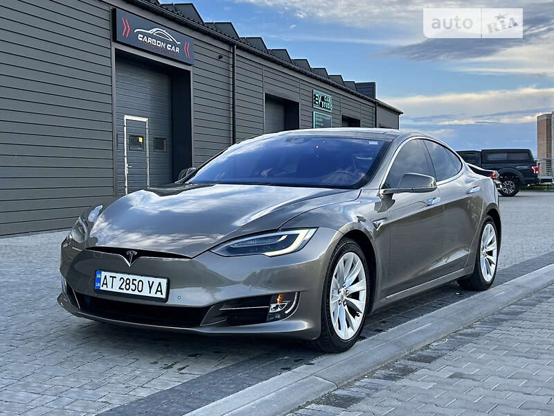 Tesla Model s (2016)