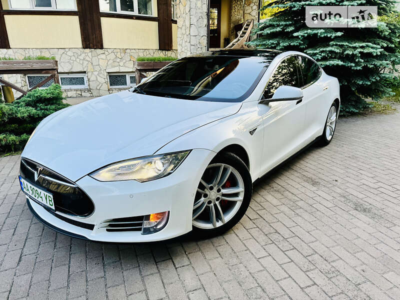 Tesla Model s (2015)