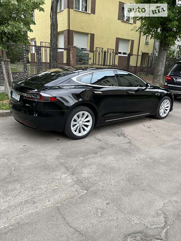 Tesla Model s (2018)