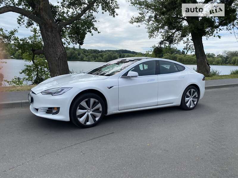 Tesla Model s (2020)
