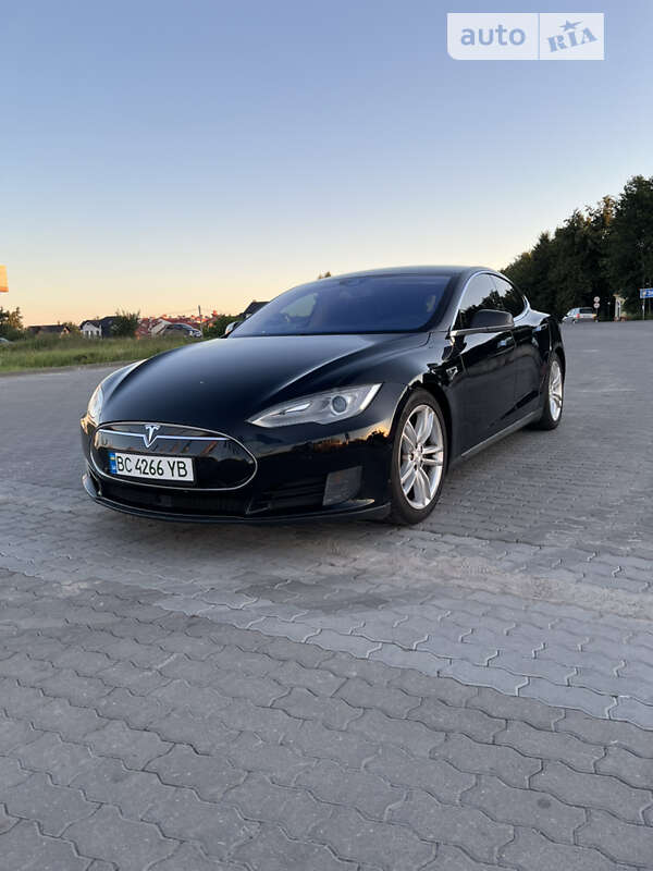 Tesla Model s (2016)