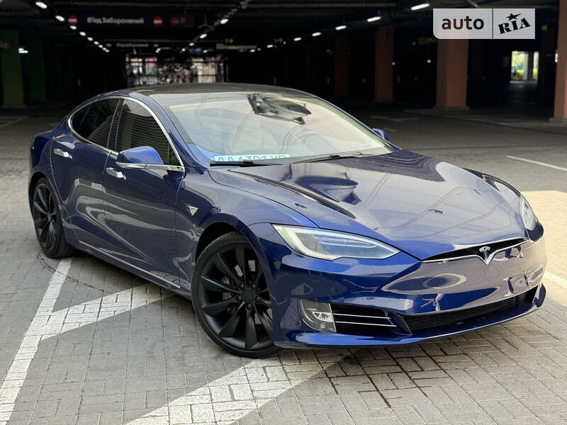 Tesla Model s (2017)