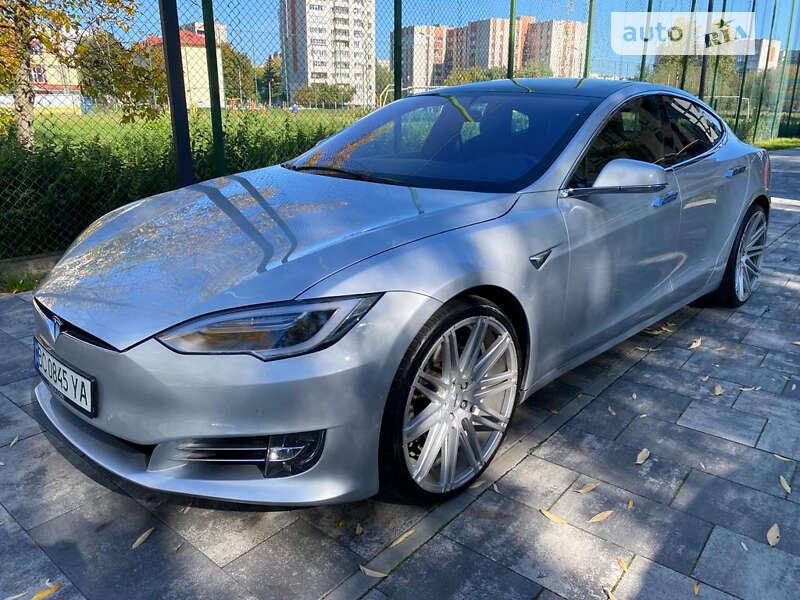 Tesla Model s (2017)
