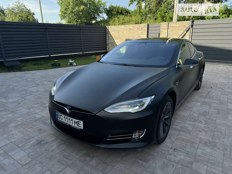 Tesla Model s (2018)